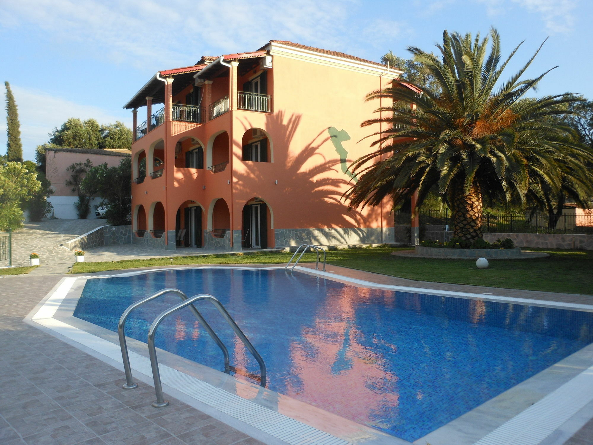 Ziogas Luxury Apartments Dassia  Esterno foto